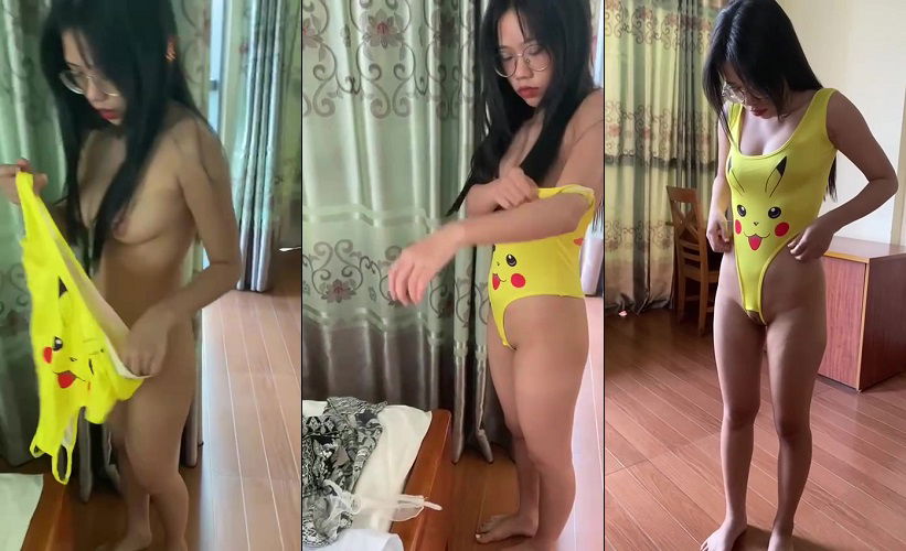 Clip: Em nữ sinh kính cận cực ngon cởi đồ thay bodysuit pikachu - Clip Hot Việt