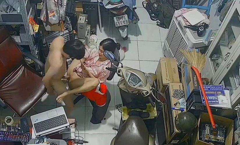 Clip: Hack camera vợ chồng Đồng Tháp hồn nhiên làm tình trong cửa hàng điện tử - Clip Hot Việt