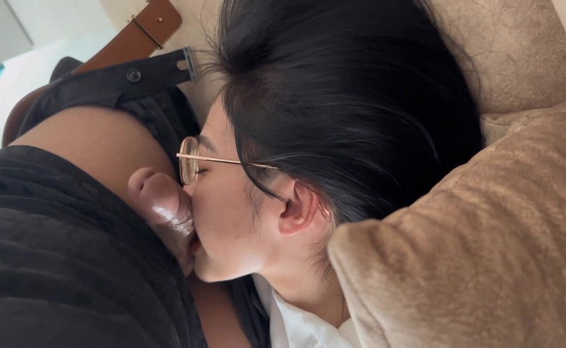 Clip: Bé sinh viên kính cận mút phê quá em vứt cả kính sang bên - Clip Hot Việt