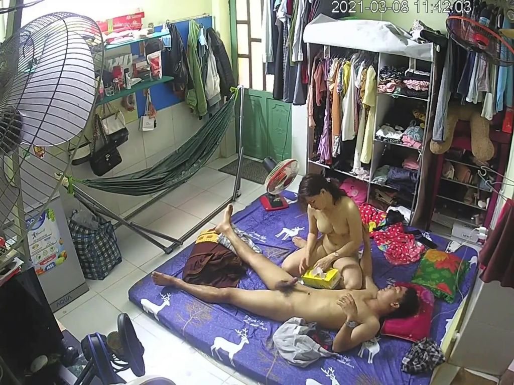 Clip: Hack camera full video em gái vú to và bạn trai làm tình trong phòng trọ - Clip Hot Việt
