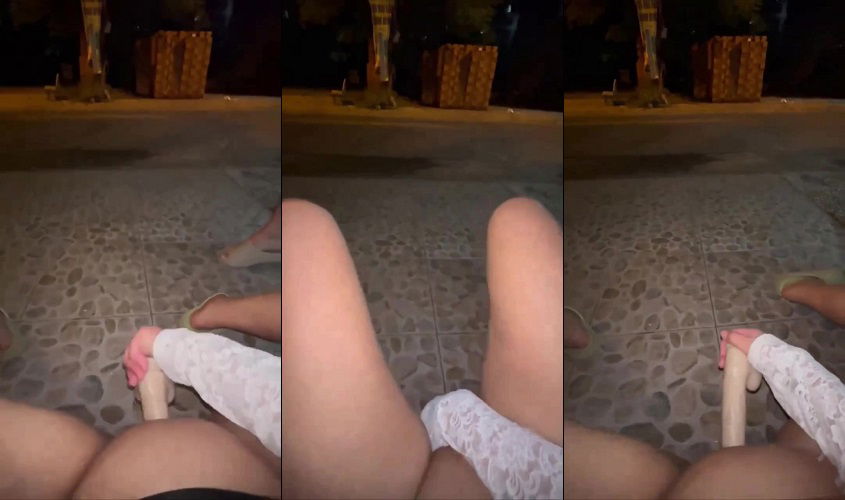 Clip: Nửa đêm chơi lớn em ra trước cửa nhà public - Clip Hot Việt