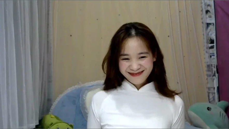 Clip: Bé xinh gái áo dài thủ dâm tự sướng - Clip Hot Việt