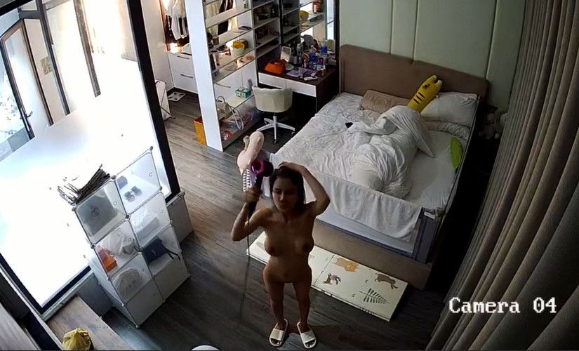 Clip: Hack camera vợ vú to và chồng trẻ chơi đồ xong xả luôn tại phòng ngủ - Clip Hot Việt