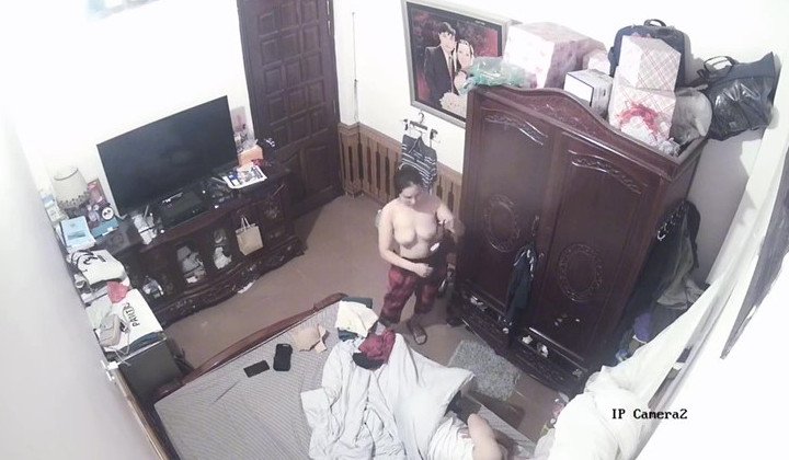 Clip: Hack camera phòng ngủ chị hàng xóm vú to thay đồ - Clip Hot Việt