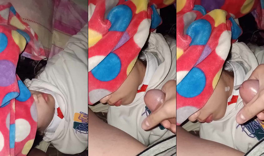 Clip: Lén vào phòng em gái lúc đang ngủ vừa xuất tinh thì em tỉnh dậy làm anh rút vội - Clip Hot Việt