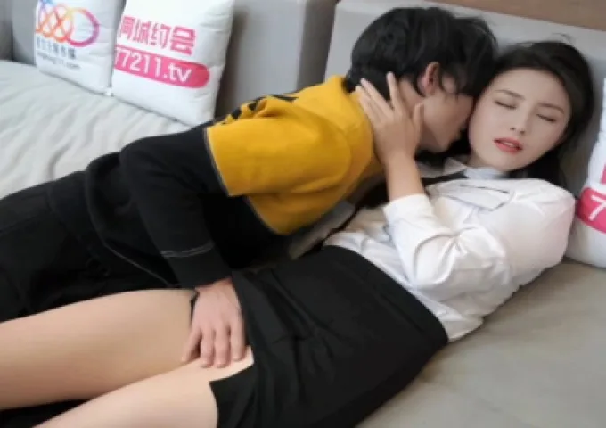 Em thư ký thiếu tiền phục vụ sếp kiếm thêm thu nhập